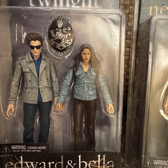 Twilight Action Dolls - Bella, Edward, Jacob (New Moon) and Alice (New Moon) - Picture 2 of 10